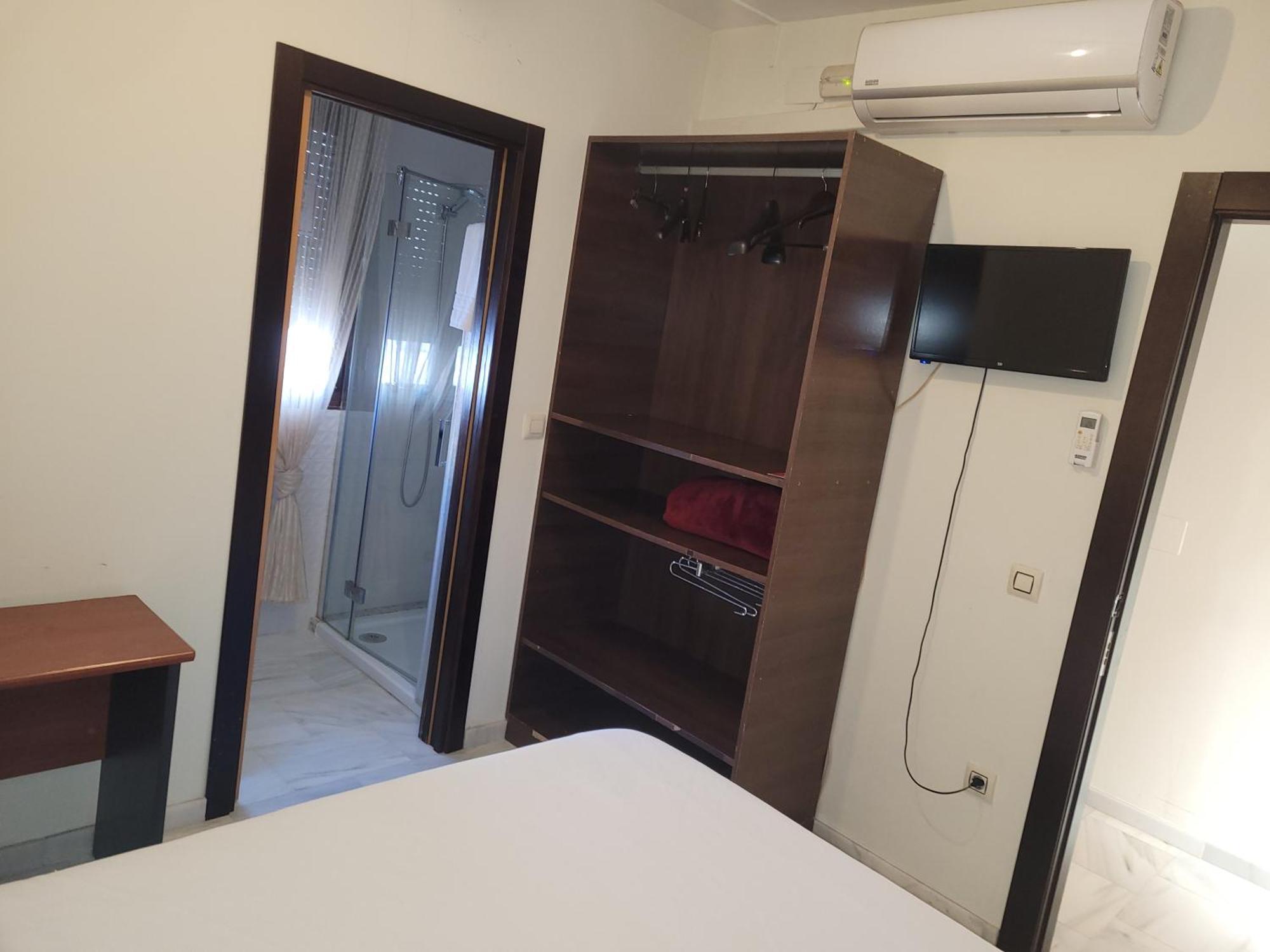Hostal El Pasaje Пуэнте-Хениль Экстерьер фото