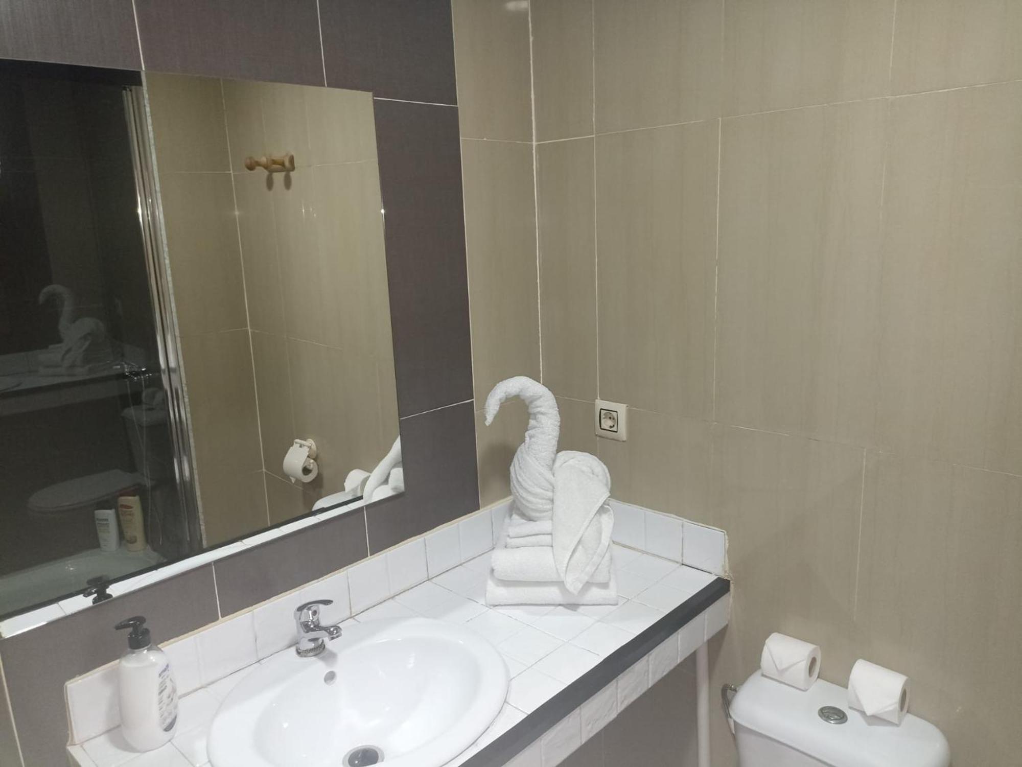 Hostal El Pasaje Пуэнте-Хениль Экстерьер фото