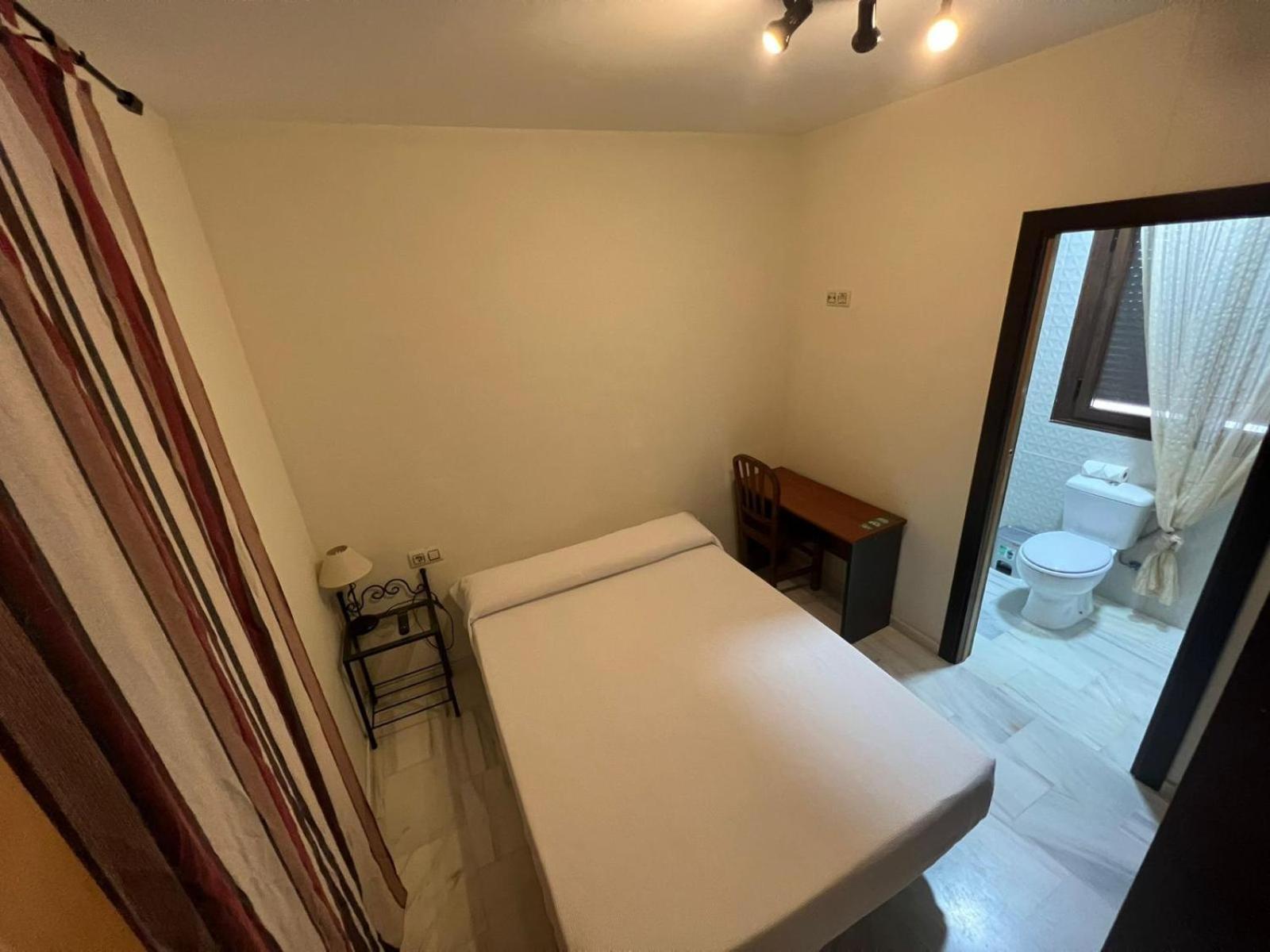 Hostal El Pasaje Пуэнте-Хениль Экстерьер фото