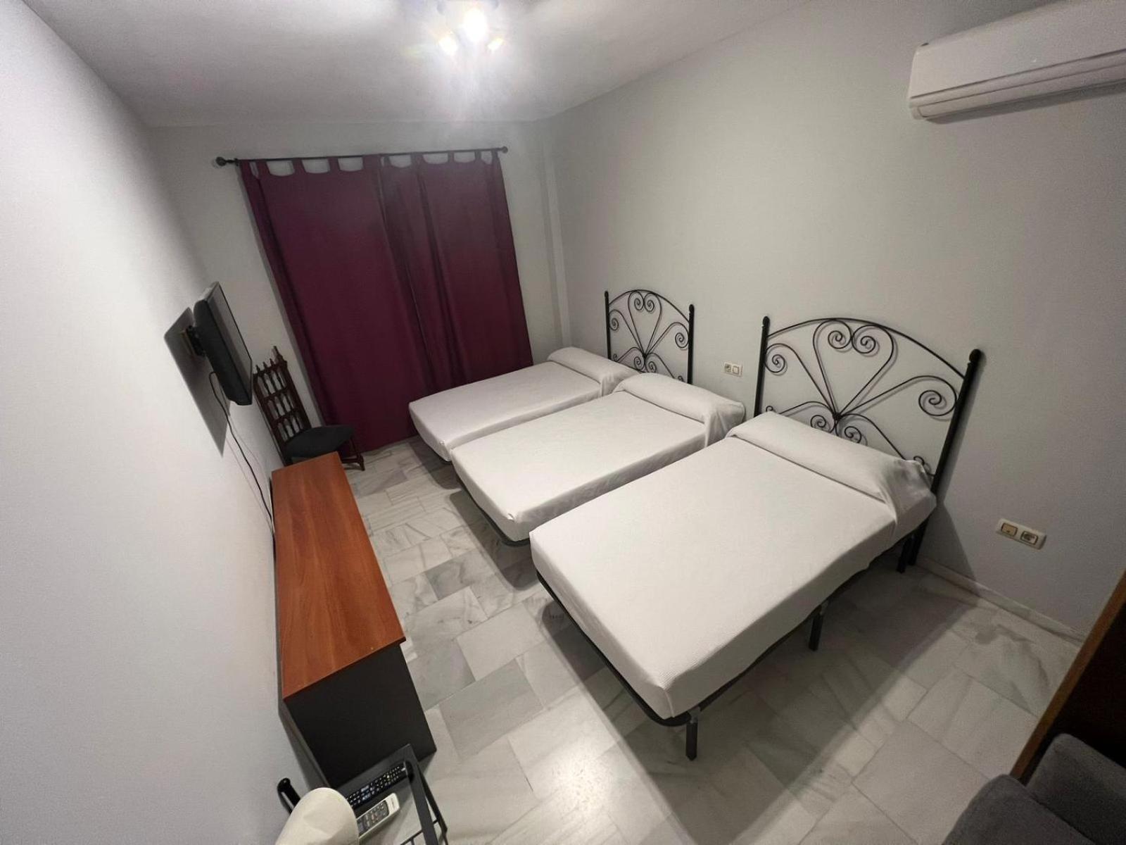 Hostal El Pasaje Пуэнте-Хениль Экстерьер фото