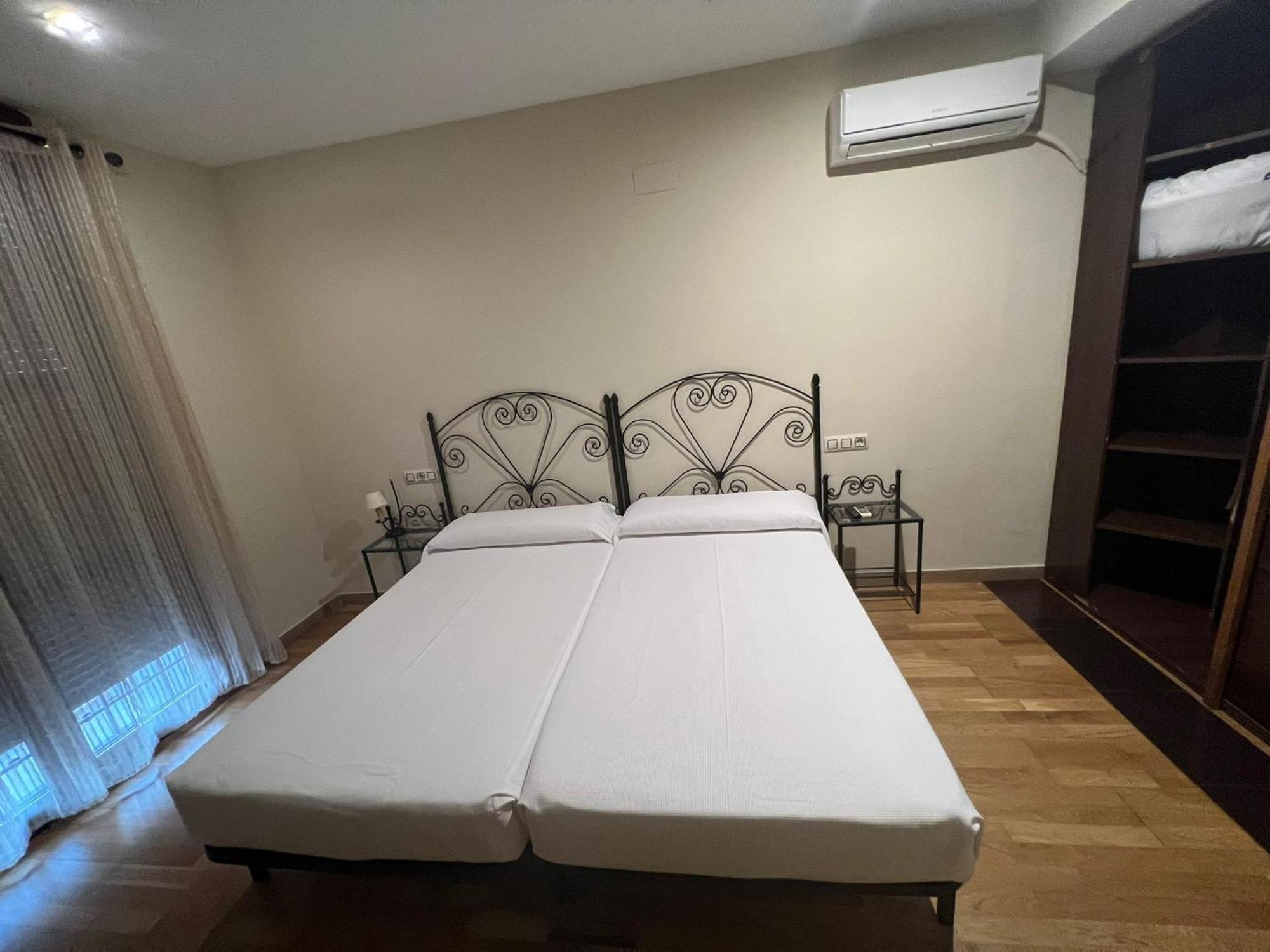 Hostal El Pasaje Пуэнте-Хениль Экстерьер фото